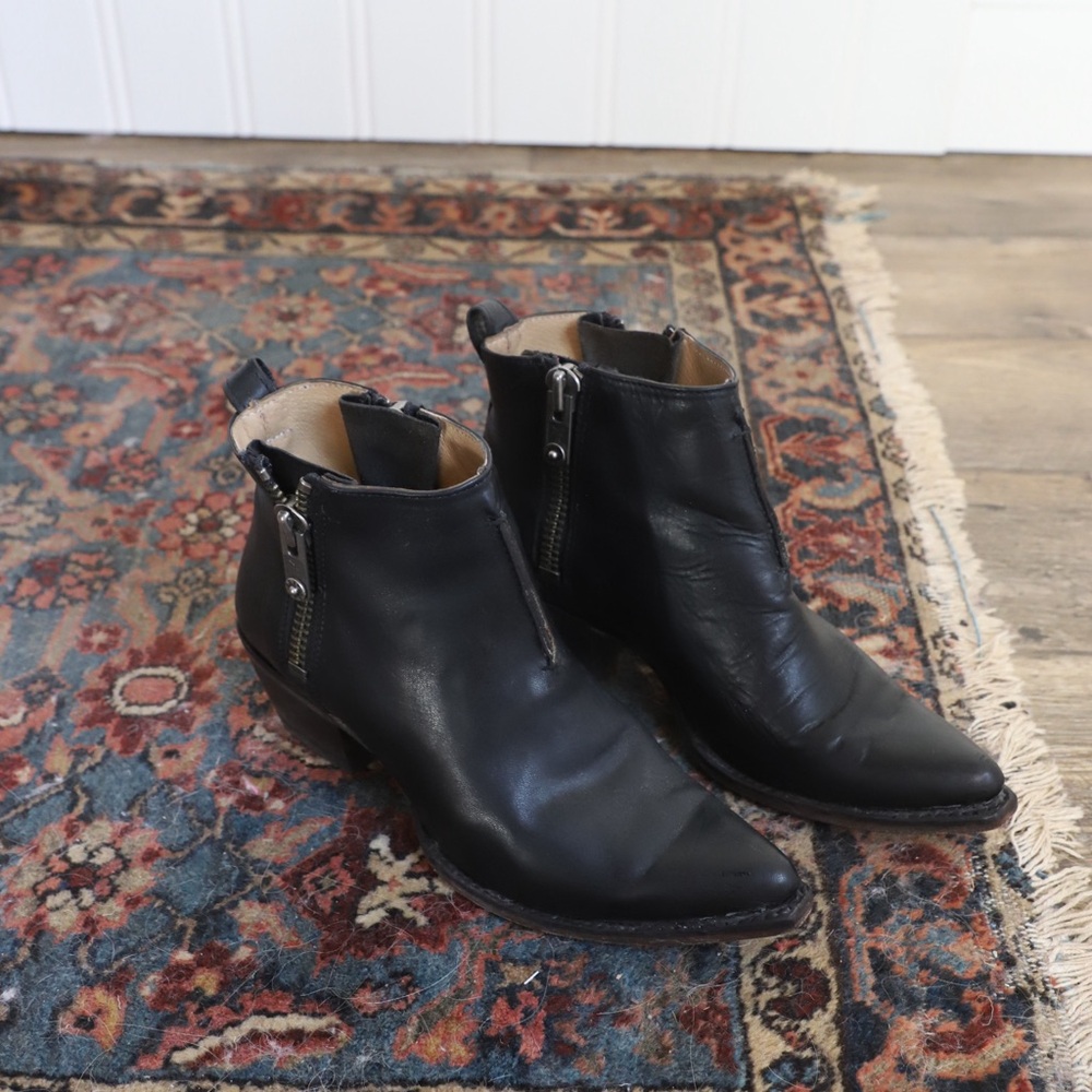Frye Sacha moto short boots size 8